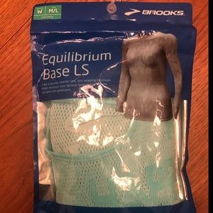 BNWT Brooks Base Layer